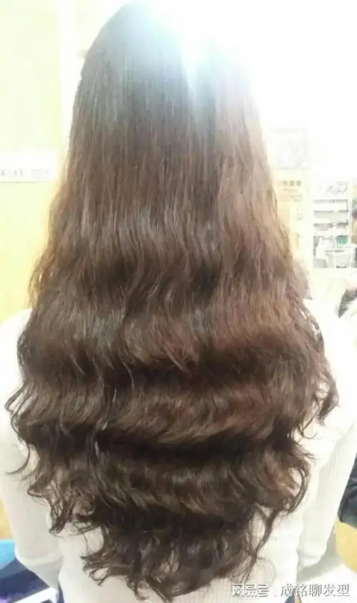 想烫头发,冷烫和热烫有啥区别?哪种方法效果比较好?