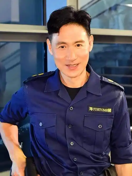 60岁张学友近照放出,为拍新戏消瘦一圈,真实颜值让网友心疼_谢霆锋