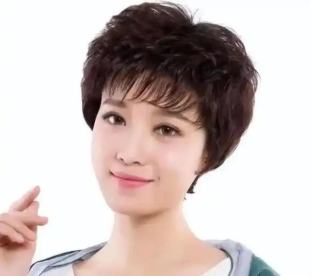 女人过了50岁:最好远离这"4种发型",大妈感十足,还没气质