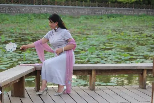 前缘(席慕容)—旗袍风景人像 - 美篇