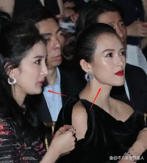 36岁的杨幂在生图里,瘪嘴,面部凹陷明显,看起来比精修图显老了好几岁.