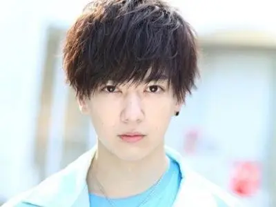 男生好看的蓬松烫发 日系小波浪微卷烫发值得一试