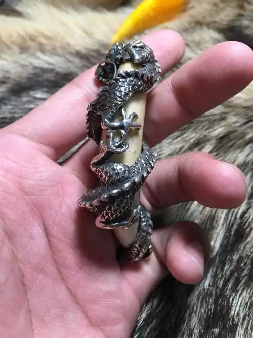 请大家帮忙鉴定下是否为孟加拉虎牙,值多少钱.