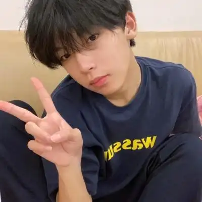 高清真实帅气看起来不像网图的男头,男生头像图片