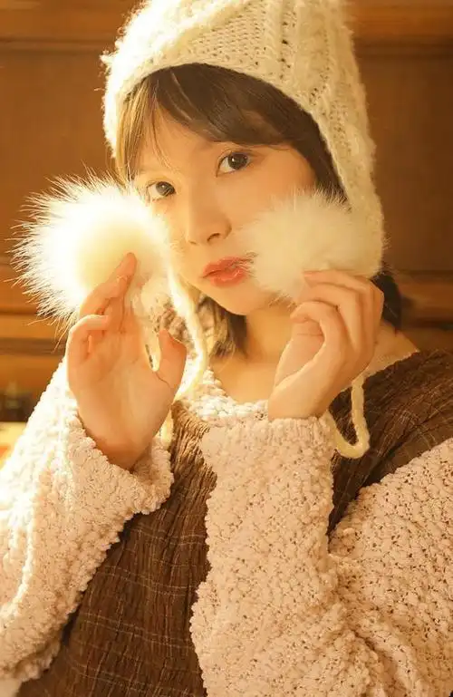 性感美女时尚写真,95后甜美女孩笑容甜美俏皮可爱,漂亮迷人!