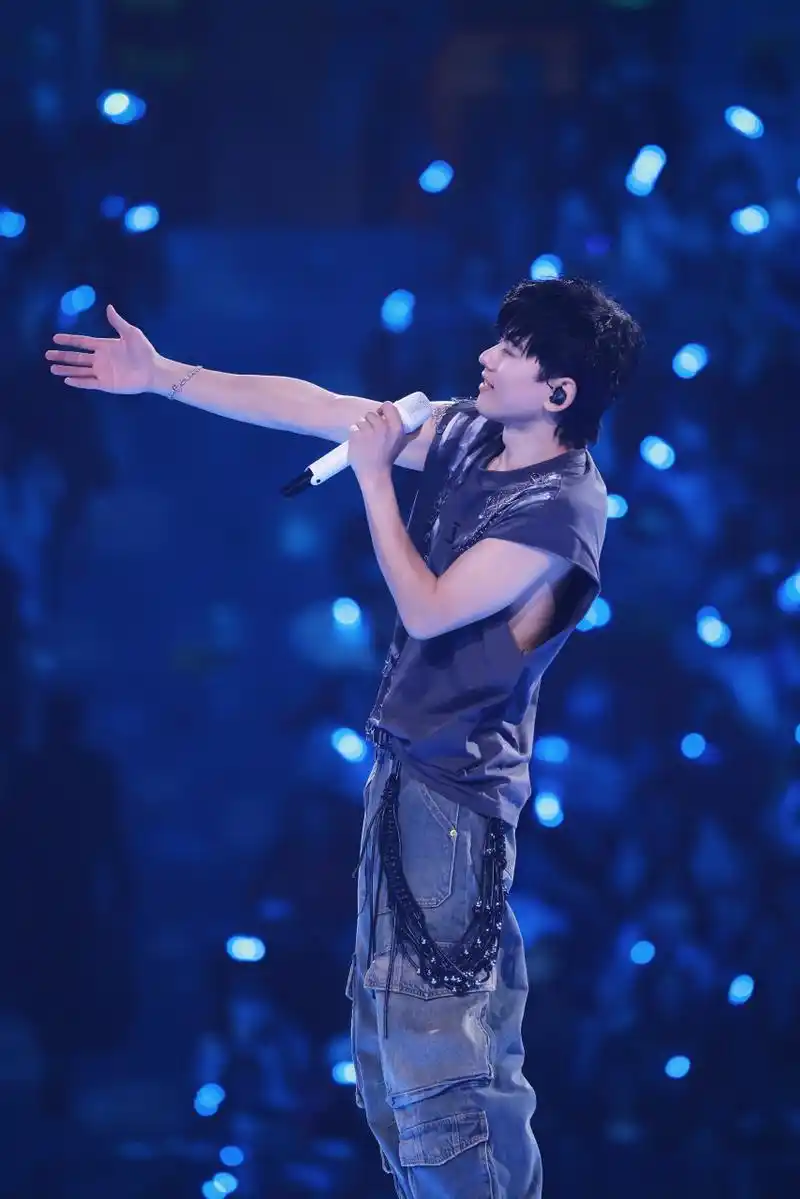 张杰超话 78#张杰未你好吗跨年演唱会#  星海相汇,与live共频 北斗