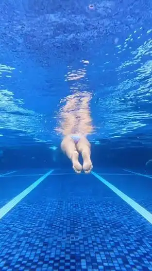 蛙泳腿部动作分解#0基础游泳教学 #因为热爱所以坚持 #游泳 #教学