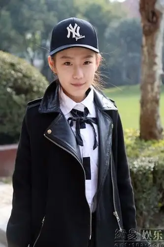 上戏艺考开考赵嘉敏现身 考生被呼"小周冬雨"