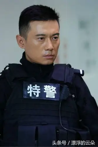 清华大学毕业的富二代毕业当了特种女兵,嫁给了大自己十岁的男人