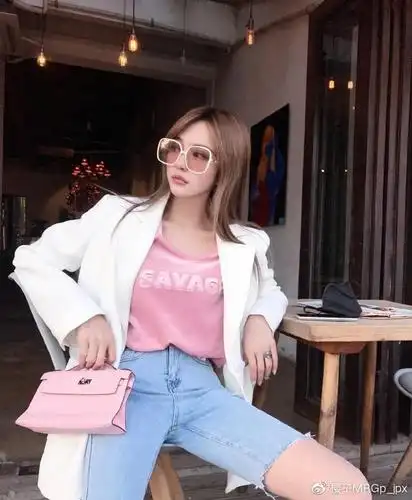 周扬青素颜照颜值耐打衣品好颜值高难怪罗志祥会后悔