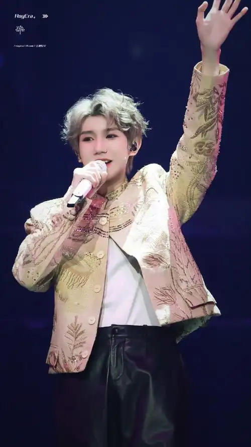 王源超话今日莱阳机场图 96  2023最后一飞 跟着爸爸一起走机场了