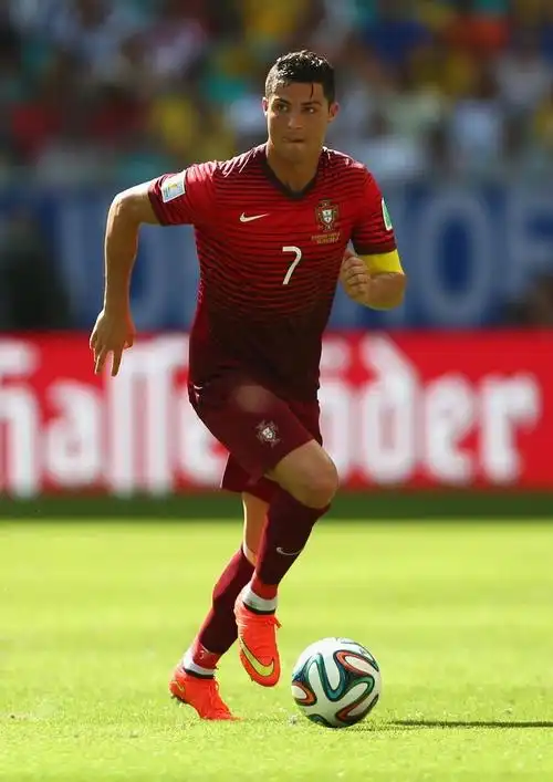 足球明星c罗国家队场上竞技