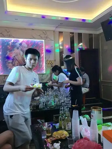 庆祝闺蜜生日ktv