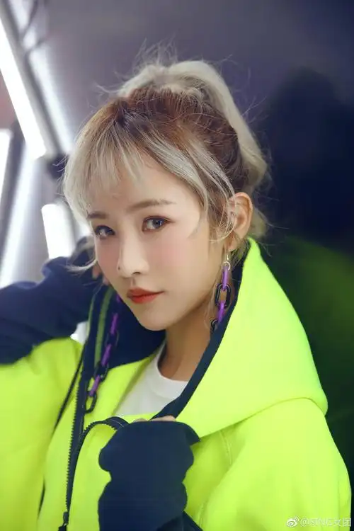 sing蒋申荣登中国100最美新面孔第12位被封最美侧颜