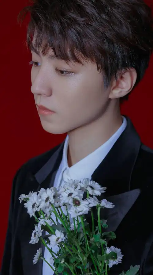 爱豆侧颜区风景大赏#王俊凯侧颜杀合集～完美的侧脸 精致的轮廓太