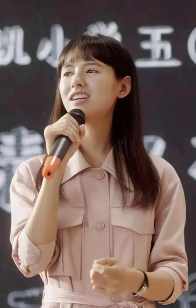 绝版老相片可可爱爱张雪儿老师.#鹤男 #笑容最治愈的女孩 - 抖音