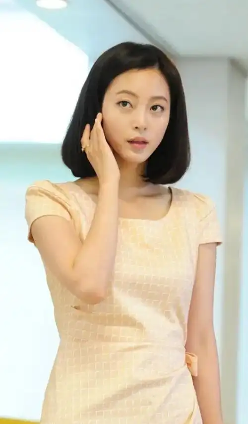 韩国顶级女演员韩艺瑟,罢演被封杀多年后,整形失败成网红