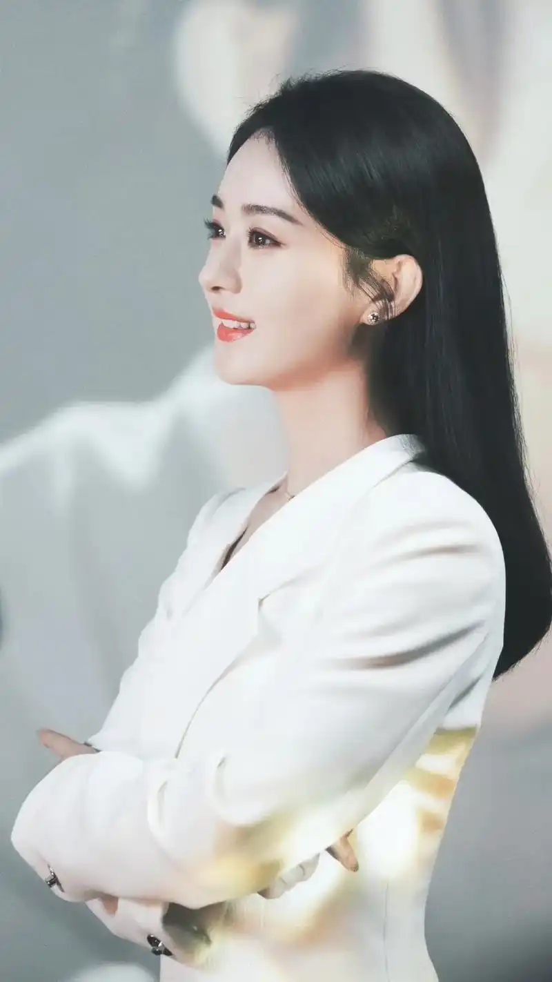 赵丽颖 #穿白色衣服的颖宝好优雅啊,太美了,有一种贵族公主 - 抖音