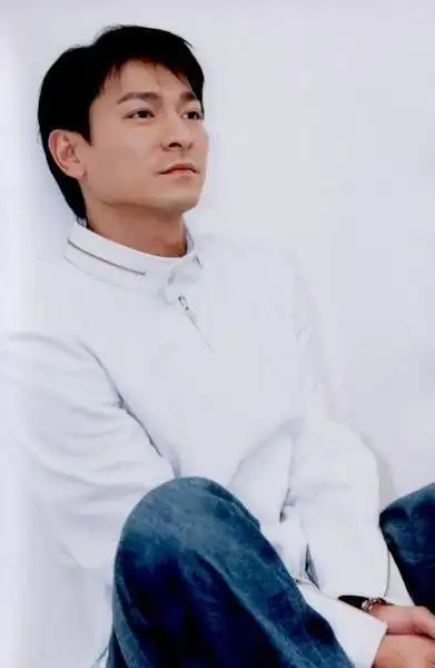 那些年刘德华经典旧照你们有没有见过回味无穷