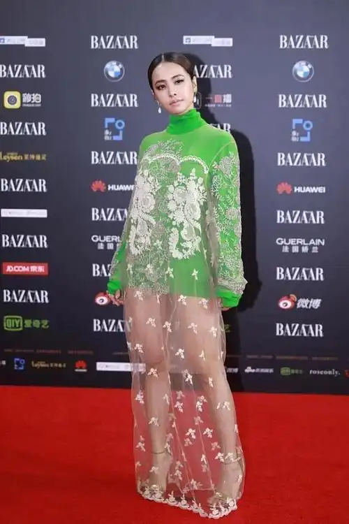 蔡依林太敢穿透视装不打马赛克不敢看观众吐槽不知道要看哪