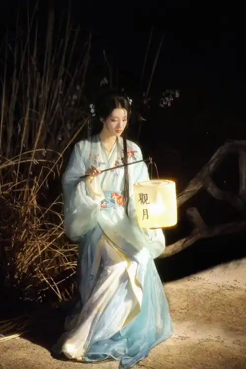 执伞提灯,好一个古风感绝色美女_一身_古代_仪态