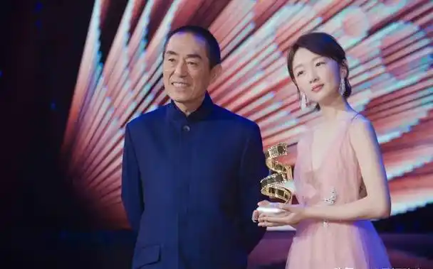 新从"最年轻实力派"到"全网群嘲",周冬雨做错了什么