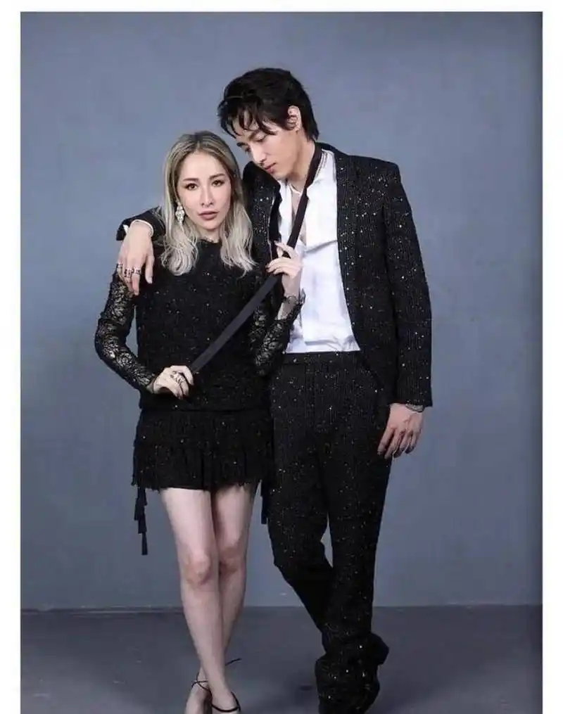 萧亚轩前男友黄皓结婚了,这点是萧亚轩从没打算给他的.