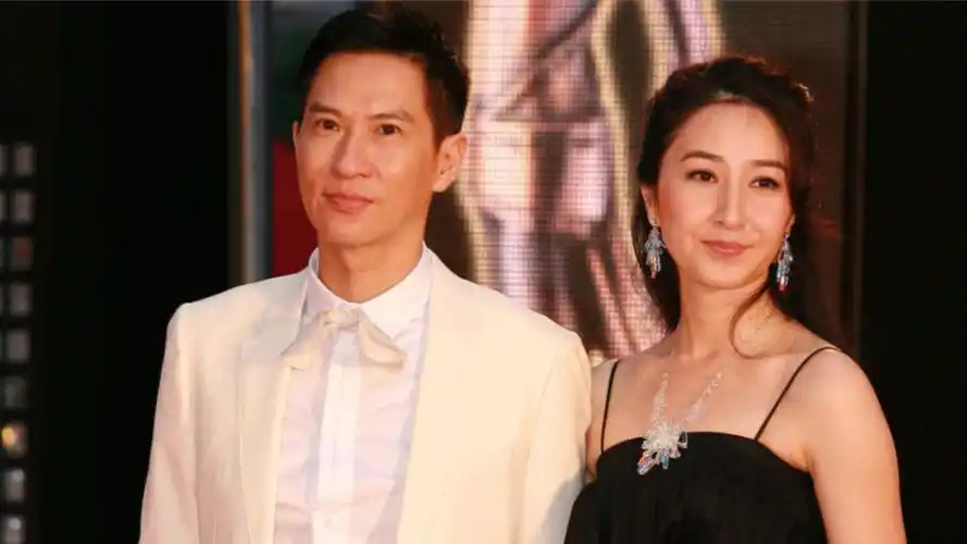 张家辉否认阻止关咏荷复出自曝很爱老婆曾因梦到分手泪流满面