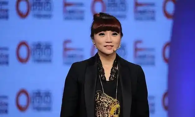 歌手朱桦:曾婉拒费翔表白,陪妈妈共同对抗"阿尔茨海默病"