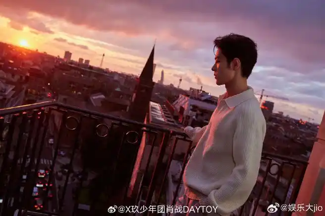 战戒碳水计划失败哈哈哈哈哈哈,原来哥哥也会有这样的时候呀,这个背影