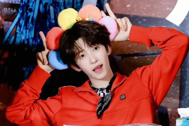 刘宇签售会饭拍图#97#刘宇百变小甜c#超级可爱鬼97@刘宇yu