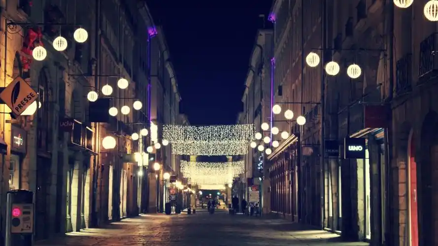 谁能给我一些20世纪欧洲复古的街景老照片