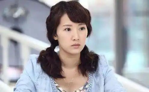 仅仅13岁,陈格便脱离父母的怀抱,只身一人踏上到国外求学的路.