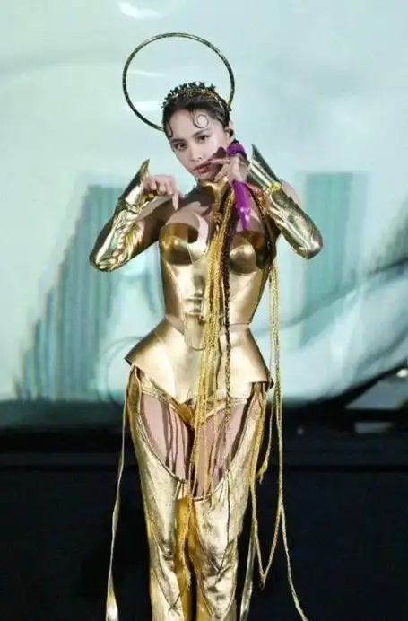 蔡依林太敢穿了演唱会穿衣大胆透视装性感又撩人