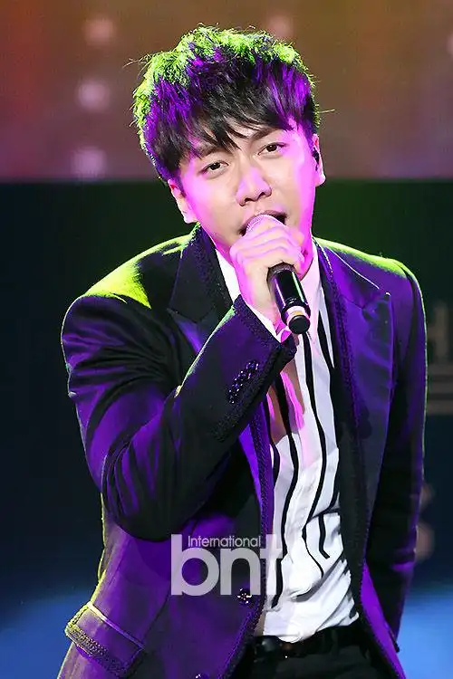 bnt新闻讯 韩国歌手兼演员李升基预计将于4月底或5月初发行新专辑.