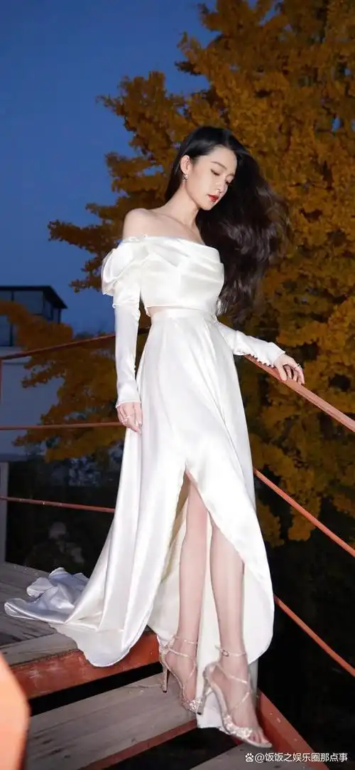 李沁性感写真壁纸,让你心跳加速!