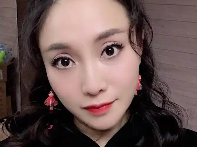 东方卫视主持人丹丹近况如何