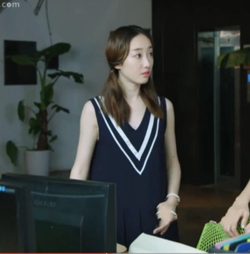 风光大嫁蒋梦婕宁夏同款宝蓝无袖雪纺连衣裙v领百褶裙2018夏季新_7折