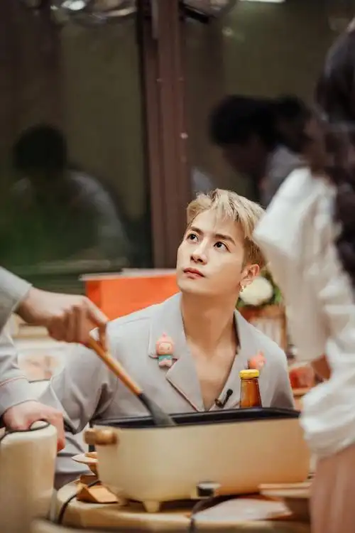 王嘉尔惊喜加盟《密室大逃脱》高清剧照来袭,查收岁月静好小可爱一枚!