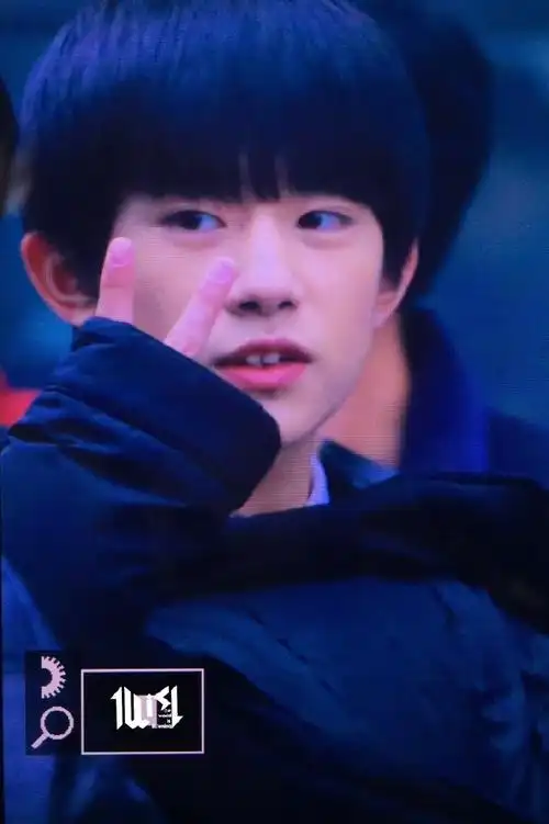 耶70707070四和四的剪刀手@tfboys-易烊千玺#易烊千玺电影