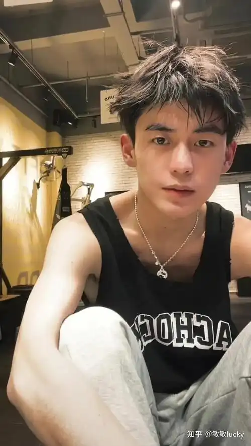 爱你们噢每天不定时更新ddd喜欢 关原图后台踢我噢亲亲们老鱼超帅 呜