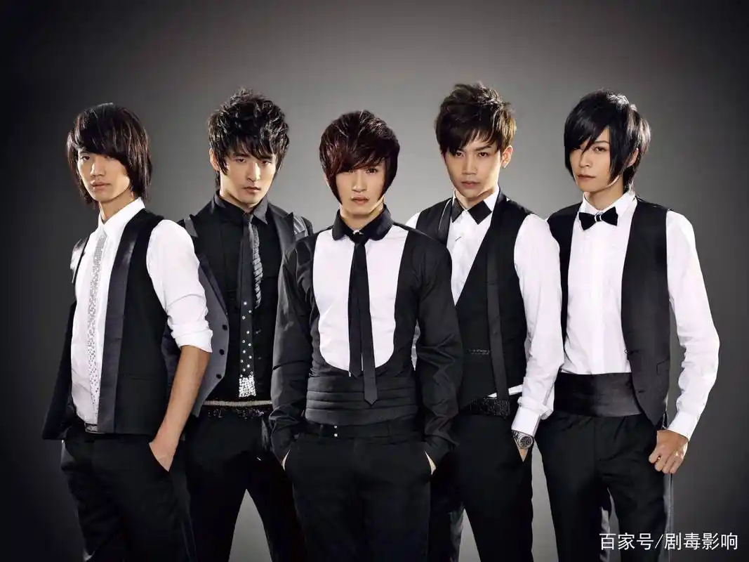 小五公布恋情引出至上励合"陈年旧事",精彩程度赶超飞轮海?