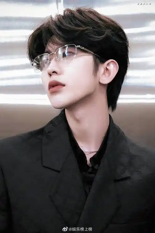 蔡徐坤金丝眼镜造型合集15论蔡徐坤与金丝眼镜适配度