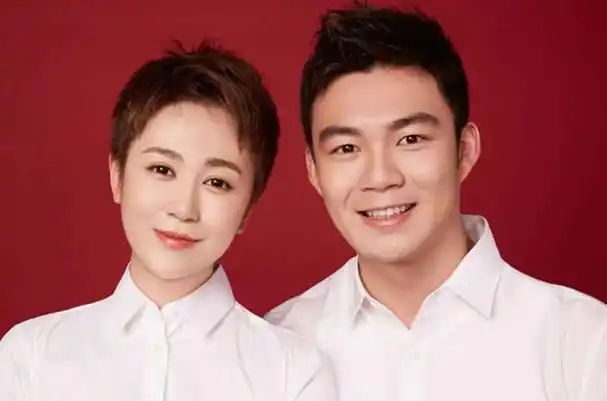 明星结婚照盘点,赵丽颖夫妻端庄,陈晓夫妻温婉,就撒贝宁搞特殊