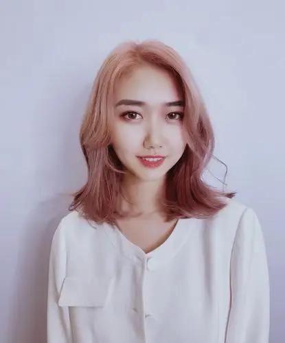 2020年锁骨发型 简单自然 好打理