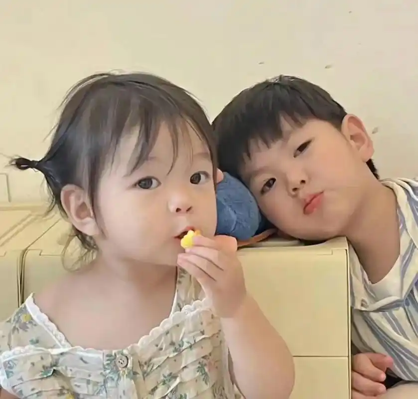 超可爱小众萌娃情侣头像.萌娃谁能拒绝嘞##今日分享 #艾特男 - 抖音