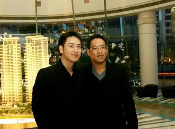 后人回顾起这段传奇经历,往往不由得产生这样的感慨:汤珈铖仿佛