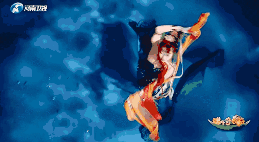 在水下泡足26个小时,挑战50秒换一次气,才换来一次成功的"水下飞天"