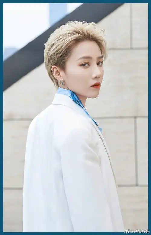 刘雨昕时装封面预告