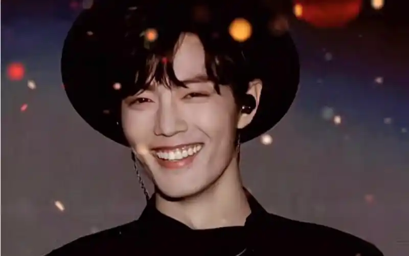 还记得那个连上三天热搜的笑容吗?#肖战